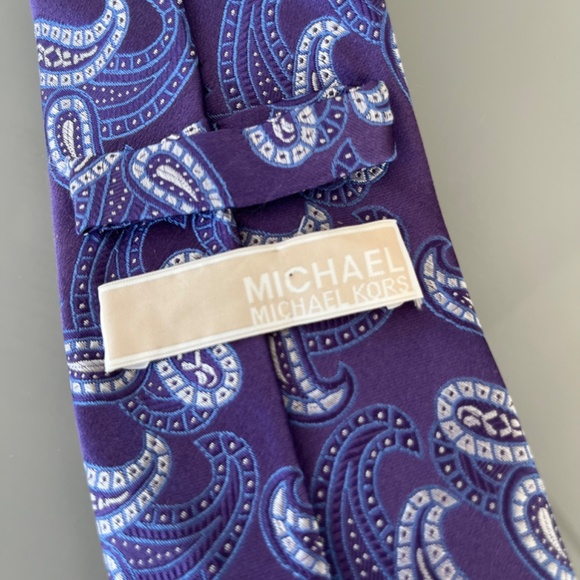 Michael Kors purple tie paisley - Picture 2 of 3